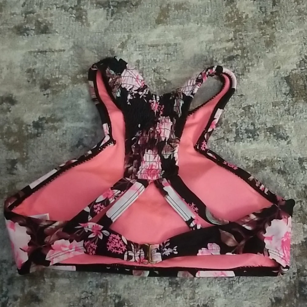 Bikini top by Arizona jeans.